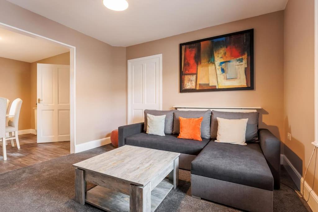 Weekly Monthly Deal-4 Beds-large House-driveway By Lima Ltd Apartment *