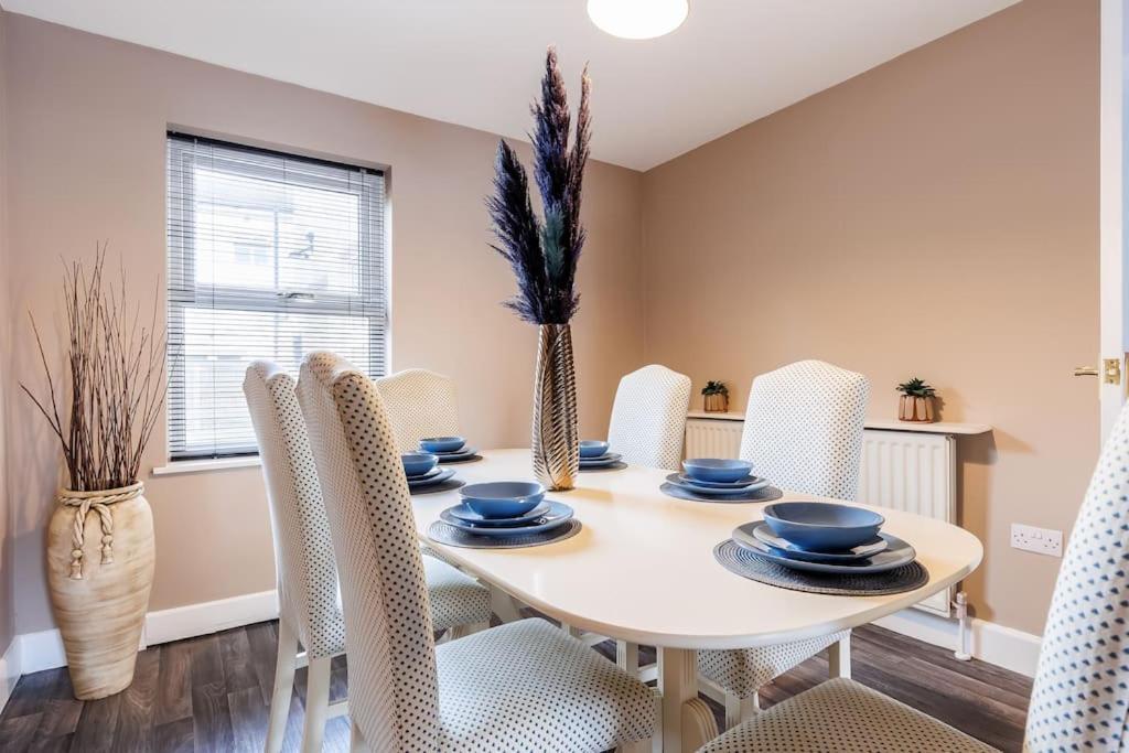 Weekly Monthly Deal-4 Beds-large House-driveway By Lima Ltd Bournemouth